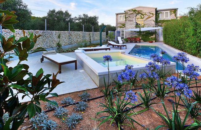 Deluxe Villa in Šibenik near Lake - Photo 26