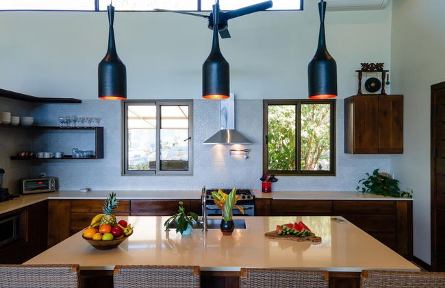 Luxe 4 Bdrm Villa w Epic Oceanview Infinity Pool - Foto 18