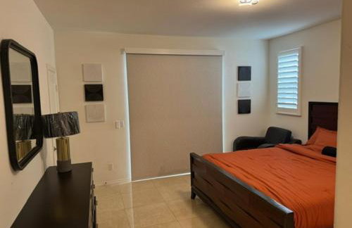 Elegant Retreat with Private Luxurious Gen Suite - Foto 40