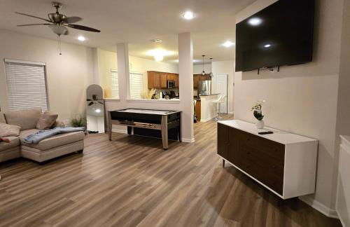 Modern Spacious Home Near the medical center, NRG, Downtown and UHD - Photo 11
