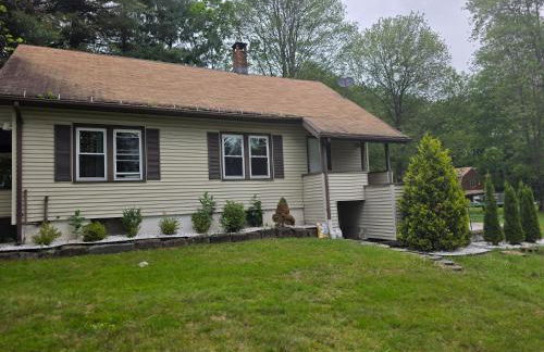 Charming 3 bedroom 2 bath home in Bloomfield with wishing well - Foto 28