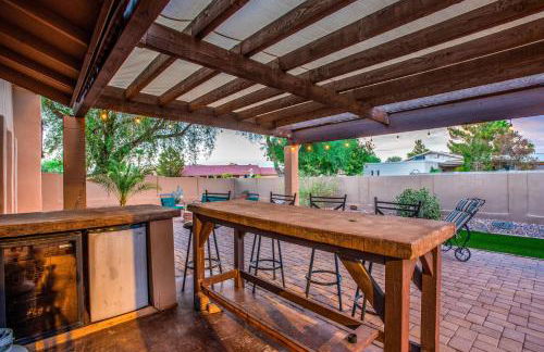 Group Getaway with Pool and Putting Green in Glendale - Foto 29