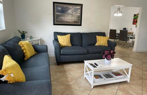 Relaxing Retreat 2BR Oasis with Pool and Outdoor BBQ - Foto 32