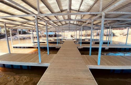 Peaceful Lakefront Tiny Cabin Nestled in the Sabine National Forest for a Romantic Escape in Hemphill, Texas - Foto 30