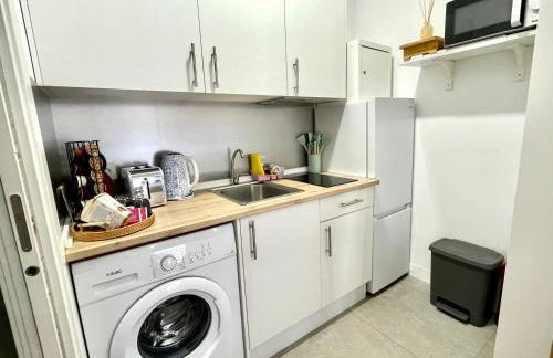 Designer and Quiet Studio 5 min to Maria Zambrano Station and 15 min walk to Beach - Foto 6