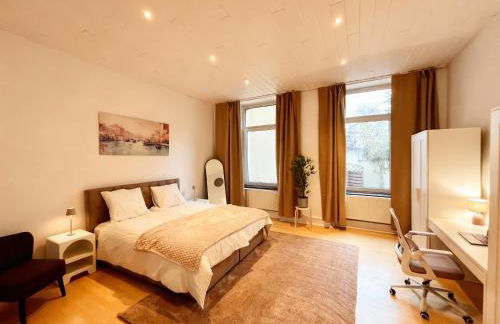 Urban Heritage Suite with work space in Düren Center - Foto 1