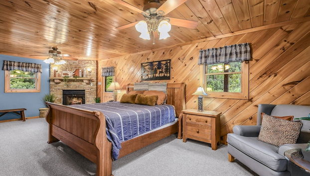 The Ranch Cabin on 6 Secluded Acres in the Great Smoky Mountains by RedAwning - Foto 2, Habitación