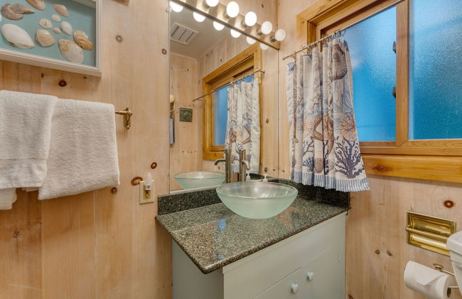 Lakefront Haven by Avantstay Minutes to Ski Resorts Private Dock Boat - Photo 26