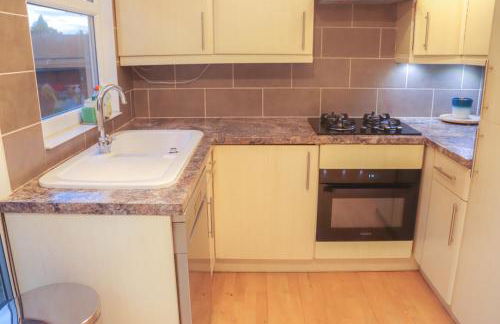 Beautiful 2 Bedroom house with big Garden & Parking fast wifi, and king size bed - Foto 12