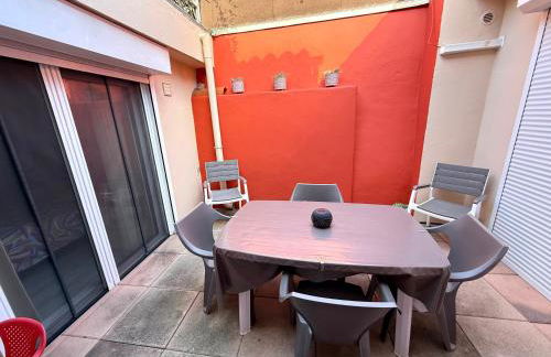 Le Cocon de ville sètois, Clim, patio et garage pour véhicule moyen, type clio, draps et serviettes inclus - Foto 9