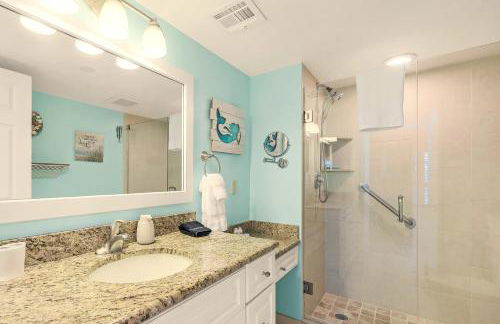 Waterfront Island Oasis! Heated Pool with Stunning View & 2 Full Bath - Foto 8