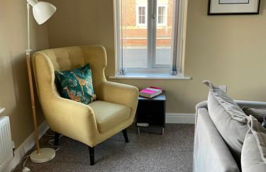 Stunning Large Detached Gloucester, 4 beds, 3 bedroom, 2 bathroom property, Nr Chelt, The Docks and Quays sleeps 6 - Photo 26