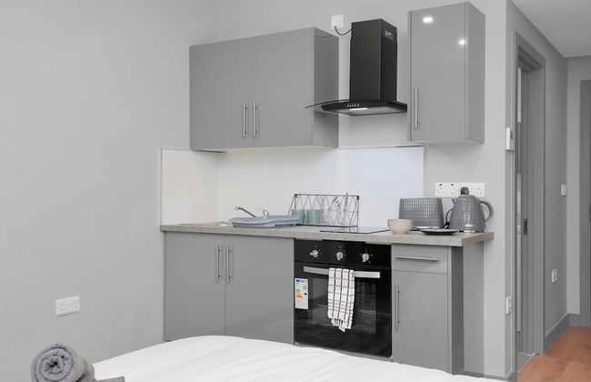 London City Apartment in Ilford - Photo 5