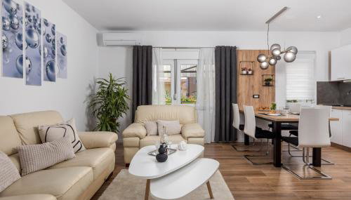 Apartment Flowers - Photo 3