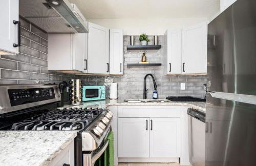 Vibrant Family Retreat~Sleeps 8~2 Kings~ Game Room - Foto 12