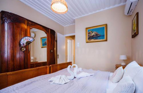 Elegant Private Residence in the Heart of the City 200m from the Beach - Photo 12
