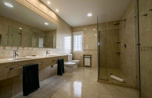 Casa Chalet Villa con piscina, jardín y aire acondicionado cerca de Valencia en La Eliana-L'Eliana - Foto 76