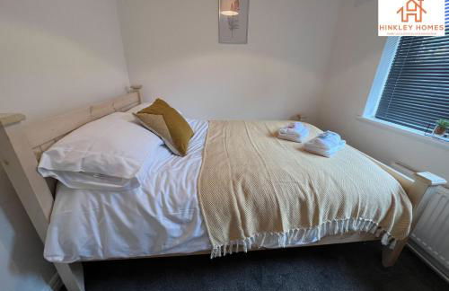 Large Home - Free Parking-WiFi By Hinkley Homes Short Lets & Serviced Accommodation - Foto 17