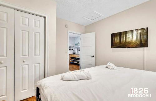 3 Home 12 bedroom compound with Pool and BBQ sleeps 24 - Foto 27