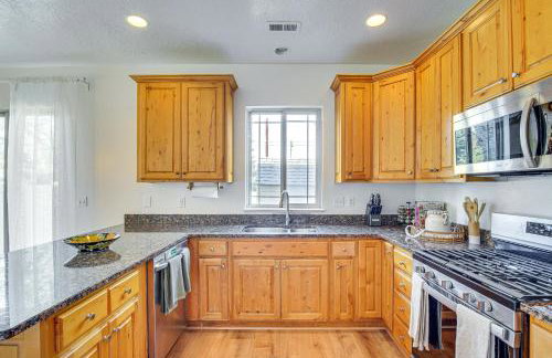 Charming Orem Townhome 5 Mi to BYU! - Photo 8