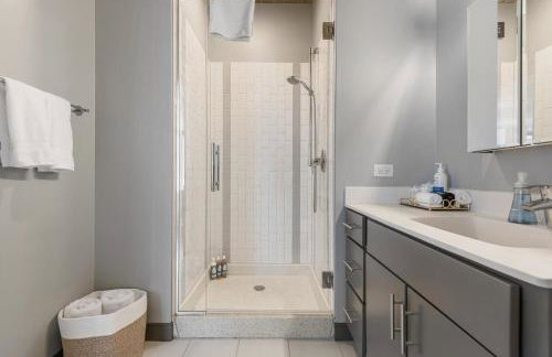 Linea Luxury Living with Indoor Pool and Rooftop Views in The Loop - Photo 57