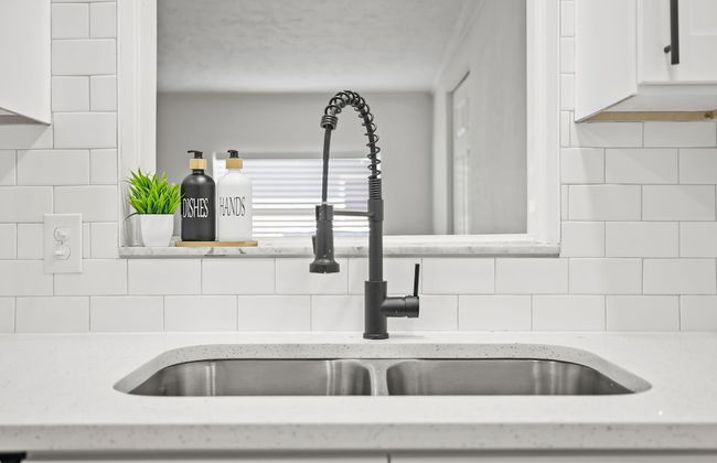 Sunny Palmetto Oasis: 4br Home With Private Pool 4 Bedroom Home by RedAwning - Foto 22