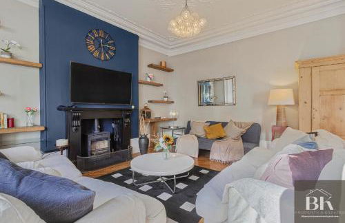 LUXURY Victorian Flat 2 bed 2 bath Flat Sleeps 4 to 7 - Photo 4