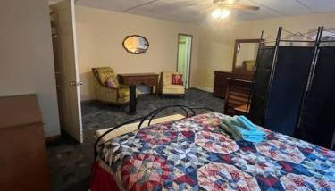 Spacious Apt near Guthrie Packer - Photo 4