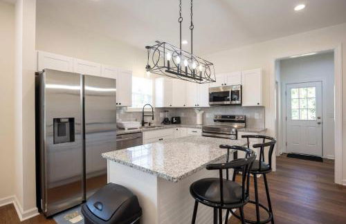 4 Min to Downtown - En-Suite Bath - Washer and Dryer - Foto 1