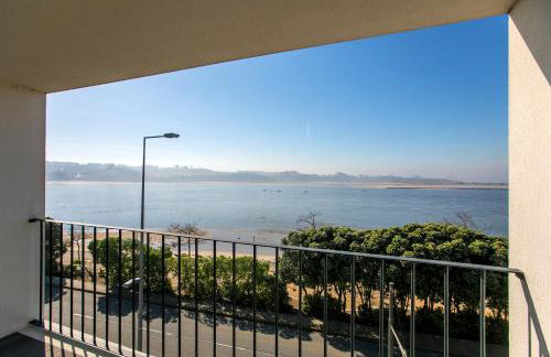 LovelyStay - Luxury 2BR Duplex Apartment in Foz Porto - Foto 4