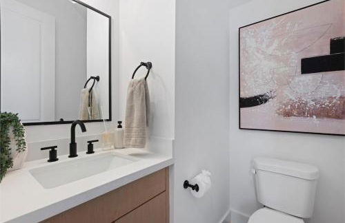 2 Luxury Homes in 1 - Walk to Nightlife & Stadiums - Foto 37