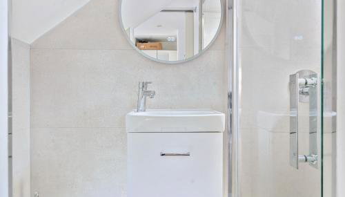 Modern 2 Bedroom Flat with Free Parking - 2 mins from Ascot Racecourse - Foto 4