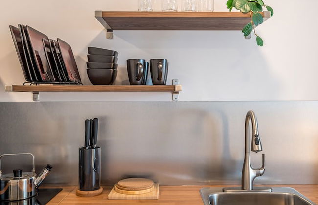 Modern Contemporary 2 Bedroom Suite - Photo 10