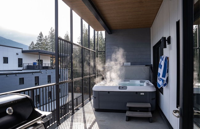 Altitude Adjustment Revelstoke Vacations - Photo 31