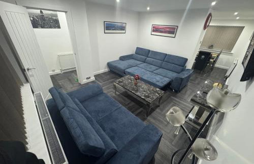 Modern 3 Bedroom Holiday Home -Jaquzzi Bath -Private Parking-suitable for contractors - Free WiFi - Foto 5