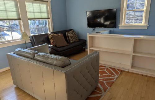 Back Alley Apartment, walk Downtown and Duke - Photo 3