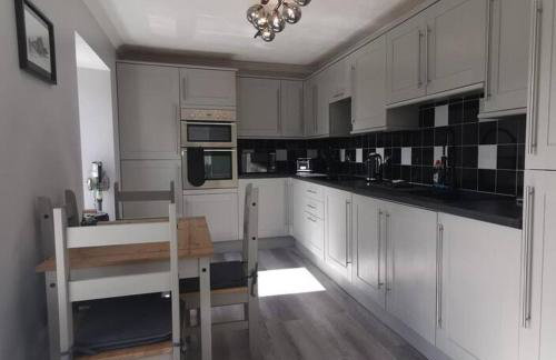 B'Dazzled Flat, Castletown - Photo 7