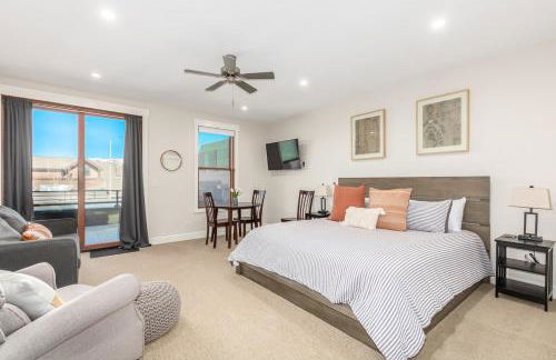 Stylish Grand Lake Retreat - King Bed - Walk to Lake - Foto 2