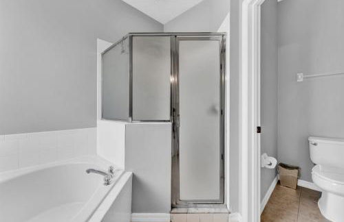 Feel the magic in this huge 7BR Disney Villa! w Theater Arcade Pool Spa - Foto 31