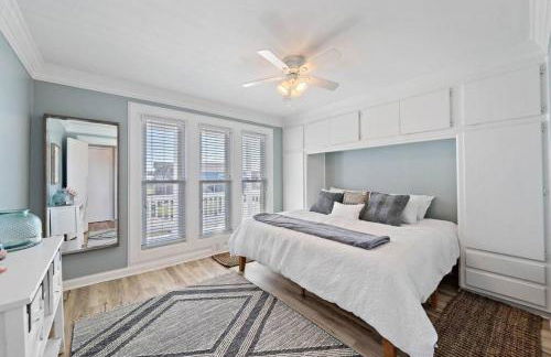 Stunning beach house with ocean views and large deck, just steps from the beach - Foto 8