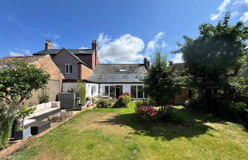 Cybil's Retreat - Renovated 2 bedroom house with enclosed garden - Photo 26