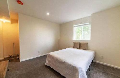 Spacious Ski Chalet W Indoor Hotub & Sep Suite! - Foto 9