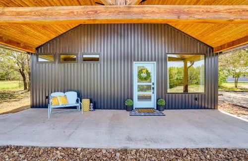 Recently Built Cabin with Pavilion in Granbury! - Foto 17