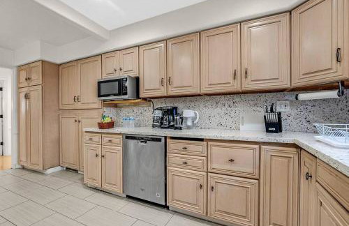 King Suite, 5 Queen beds Spacious Modern Home - Foto 28