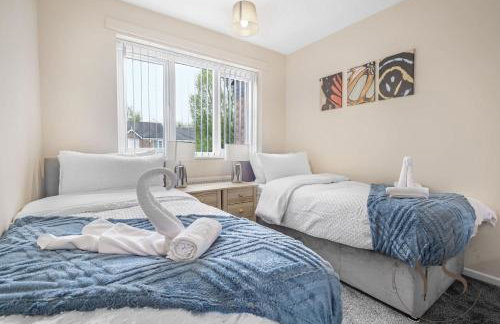 Group-Friendly 3BR Near Dudley + Parking - Foto 28