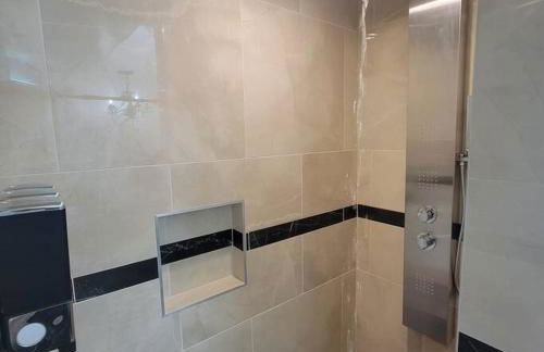 The Ritz Spa Sanctuary hot tub/patio/fam/pet - Foto 13