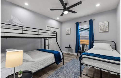 Retreat to a Brand-new Downtown Home 4br/3ba! - Foto 41