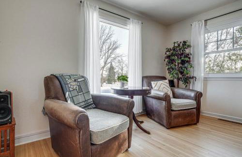 Family Fun on Lake Bemidji! Spacious Home with Yard - Foto 7