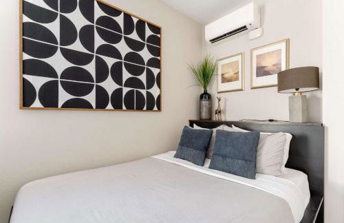 Stay Portland - Modern Portland Studio - Food Carts & Local Shops - Photo 12