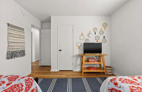 Stylish 3BR 2BA House Minutes from PCB - Book now - Foto 16